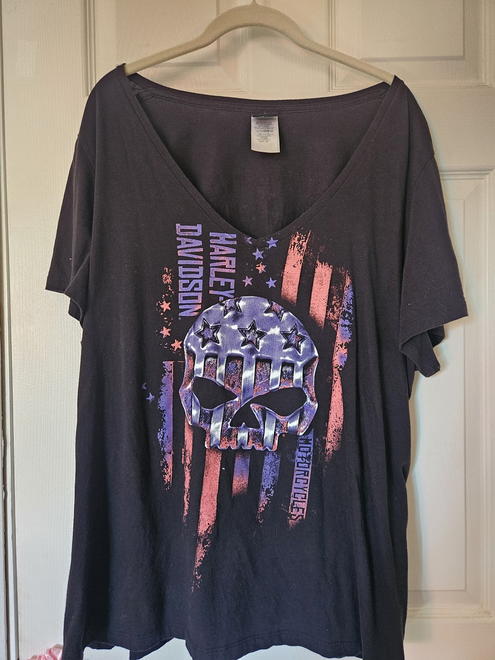 Harley-Davidson Black V-Neck Tee with Purple and Pink Skull Flag Graphic